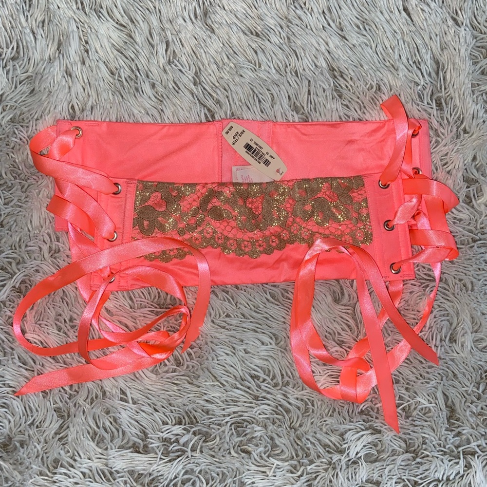 Victoria’s Secret Peach Garter Belt – New with Tags